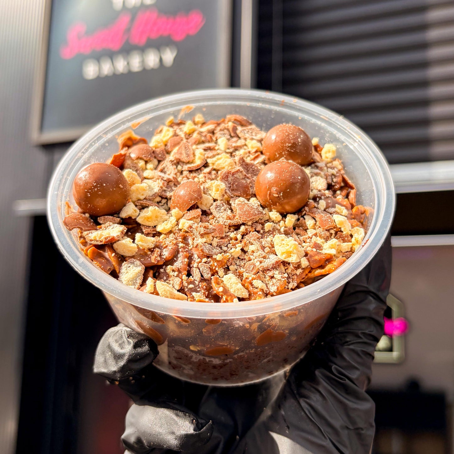 Crunch Cake Tub - MALTESER